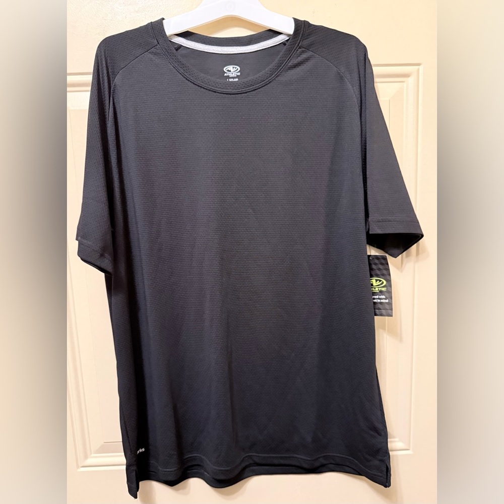 Athletic Works DriWorks Rich Black Short Sleeved Mesh Tee Size Large